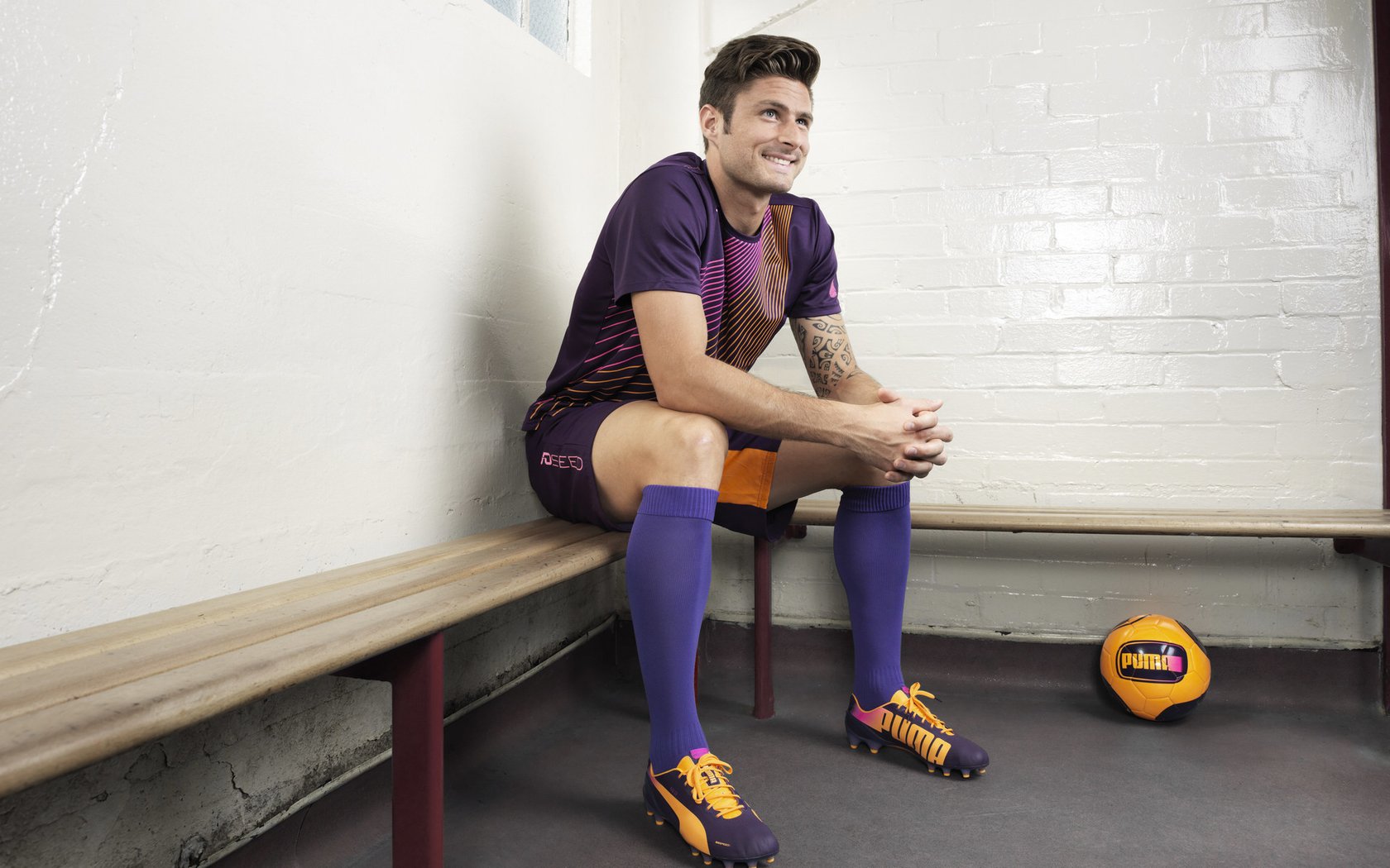 德甲争冠战之夜,克瓦拉茨赫利亚的个人艺术