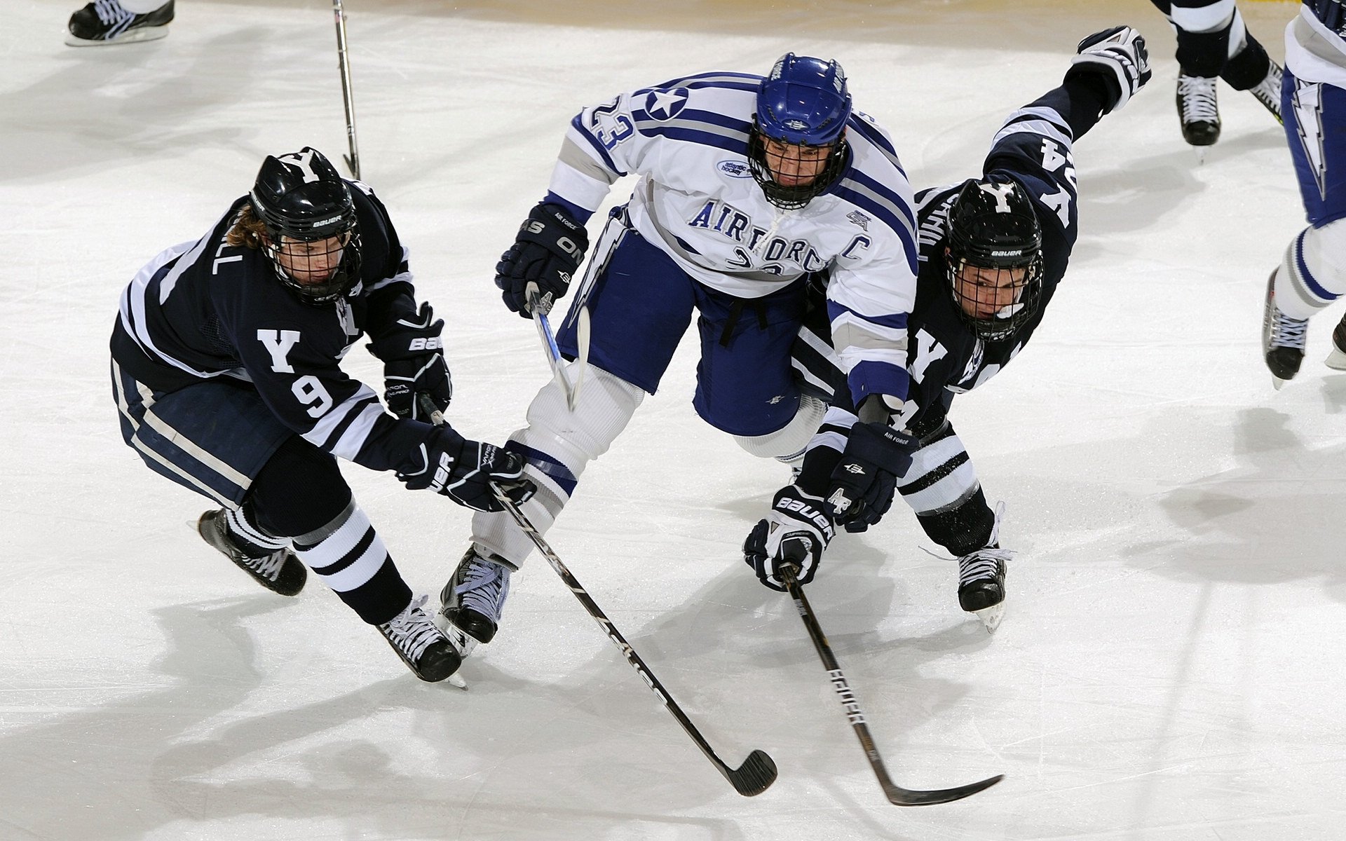 F1新赛季揭幕战之夜,萨卡成为胜负手